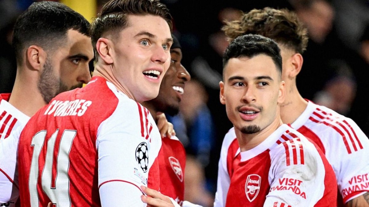 Martinelli e Gyokeres comemoram gol na vitória do Arsenal Martinelli e Gyokeres comemoram gol na vitória do Arsenal