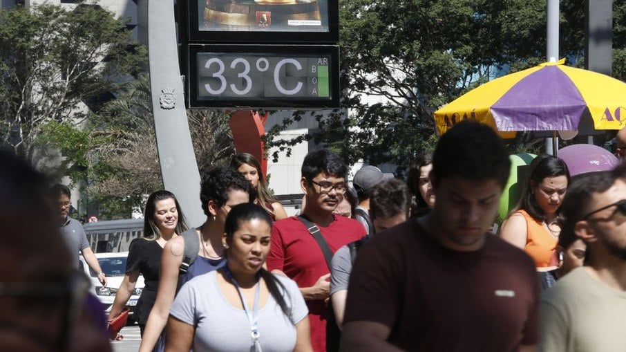 Termômetros na Avenida Paulista oscilando entre 33ºC e 35ºC