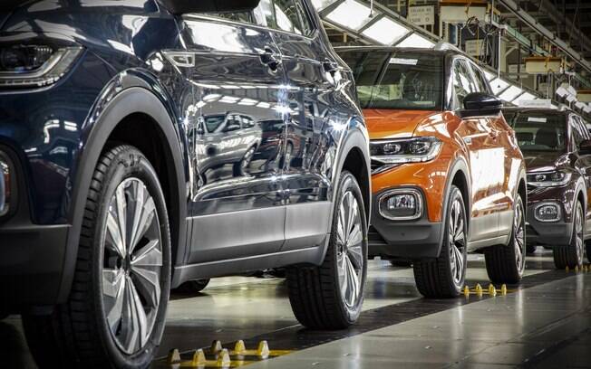 VW T-Cross na linha de montagem: demanda pelo SUV aumenta a ponto de superar as vendas do rival Jeep Renegade
