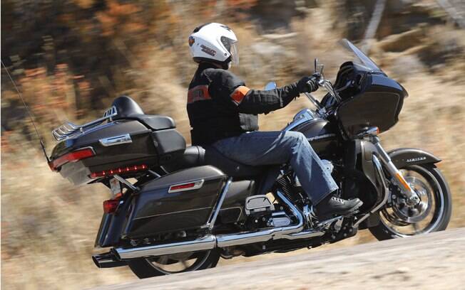 Na Califórnia, rodei com a Harley-Davidson Road Glide Limited cromada