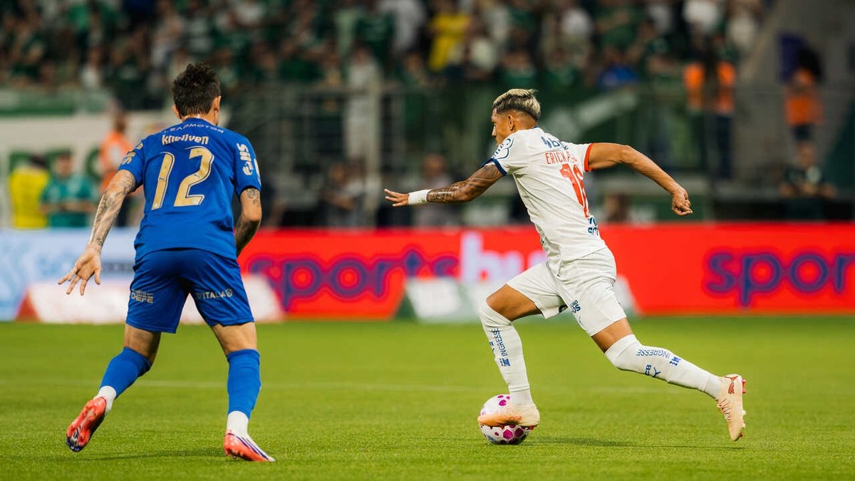 Palmeiras vence Bahia e se aproxima do Flamengo no Brasileirão