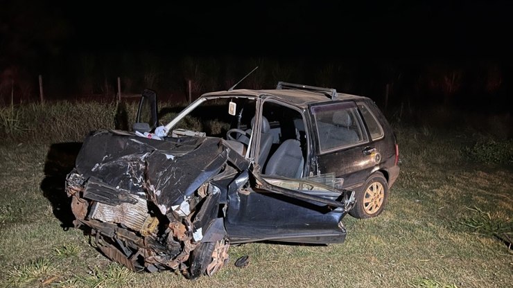 Acidente entre dois carros e ambulância deixa homem gravemente ferido na SP-257 em Santa Lúcia