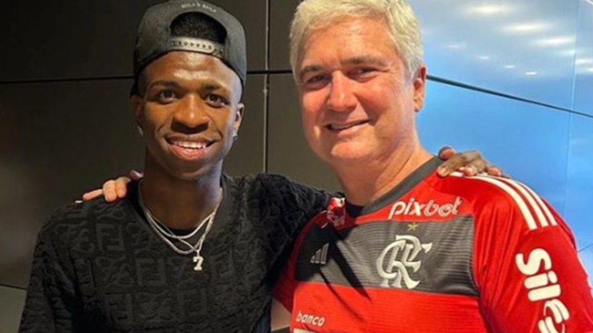 Vinicius Júnior ao lado de Orlando Leite Ribeiro