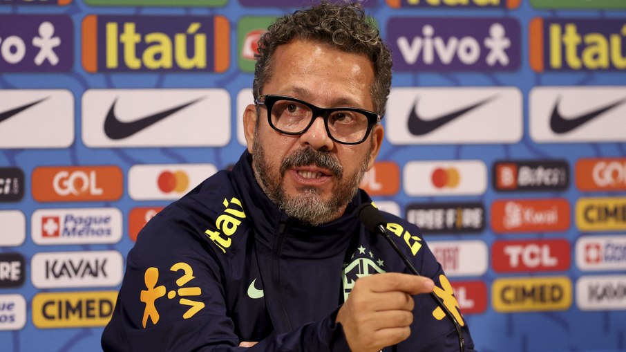 Santos anuncia a contratação do técnico Cleber Xavier Santos anuncia a contratação do técnico Cleber Xavier