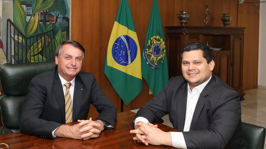 Nos bastidores, a leitura é de que Alcolumbre atua como uma ponte entre campos políticos antagônicos, mas com um olhar atento à governabilidade do Senado Nos bastidores, a leitura é de que Alcolumbre atua como uma ponte entre campos políticos antagônicos, mas com um olhar atento à governabilidade do Senado
