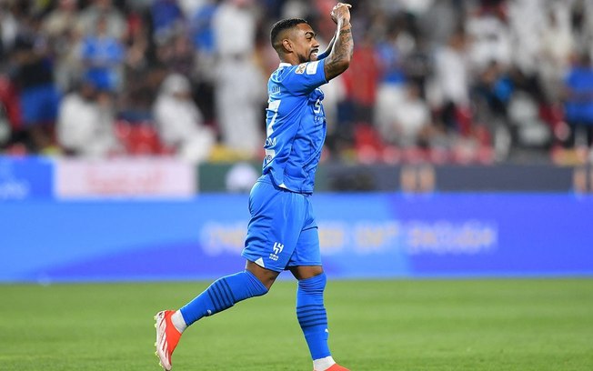 Malcom celebra o primeiro de seus dois gols para o Hilal na final da Supercopa Saudita