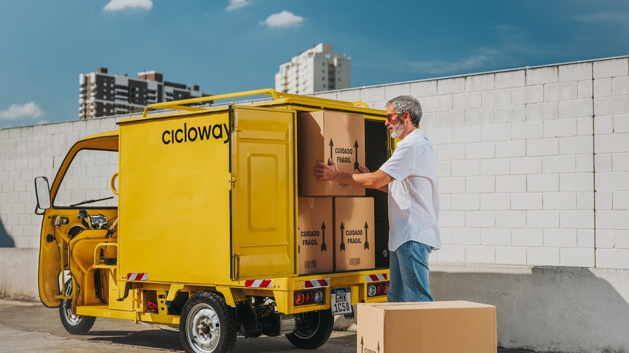 O Formigão Baú atinge velocidade final de 35 km/h, graças ao motor 60V de 2000W de potência