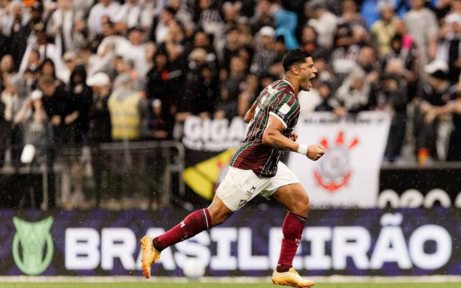 Hulk em campo pelo Fluminense diante do Corinthians Hulk em campo pelo Fluminense diante do Corinthians
