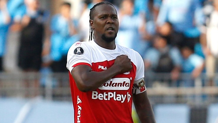 Ex-Bahia%20se%20lesiona%2C%20fica%20em%20campo%20e%20faz%20gol%20do%20t%C3%ADtulo