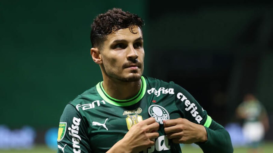 Raphael Veiga comandará o meio de campo do Palmeiras na partida contra o Ituano