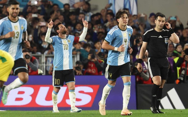 Giay no último jogo de Messi pela seleção da Argentina
