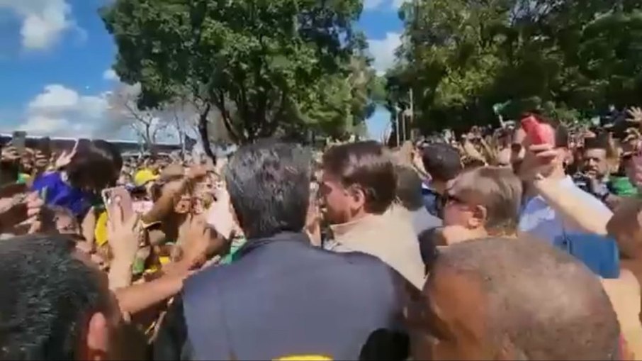 Bolsonaro é recebido por apoiadores na Agrishow