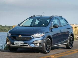 Chevrolet Onix da linha 2019 na versão Active, exemplo de versão crossover por causa da combinação de hatch com modelo de apelo aventureiro Chevrolet Onix da linha 2019 na versão Active, exemplo de versão crossover por causa da combinação de hatch com modelo de apelo aventureiro
