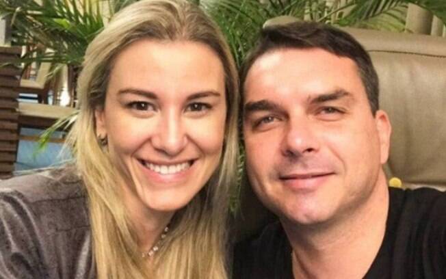 Fernanda e Flávio Bolsonaro: casal foi denunciado pelo Ministério Público