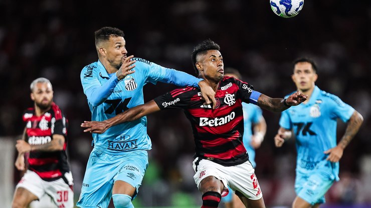 Comentarista%20ironiza%20poss%C3%ADvel%20multa%20de%20R%24%20100%20mil%20a%20BH