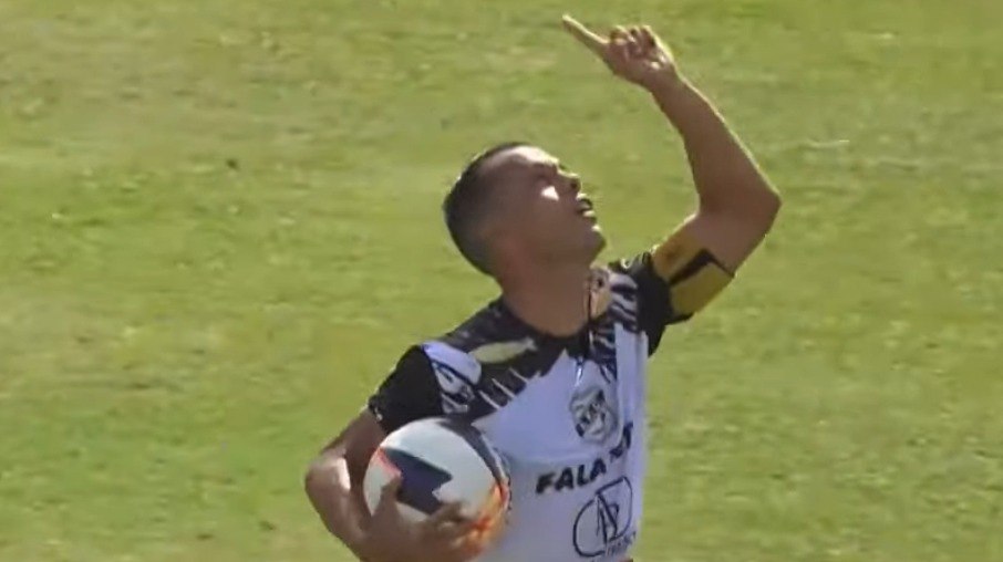 Hiago Ramiro comemora o primeiro gol do Independente na vitória por 4 a 1 sobre o América-SP Hiago Ramiro comemora o primeiro gol do Independente na vitória por 4 a 1 sobre o América-SP