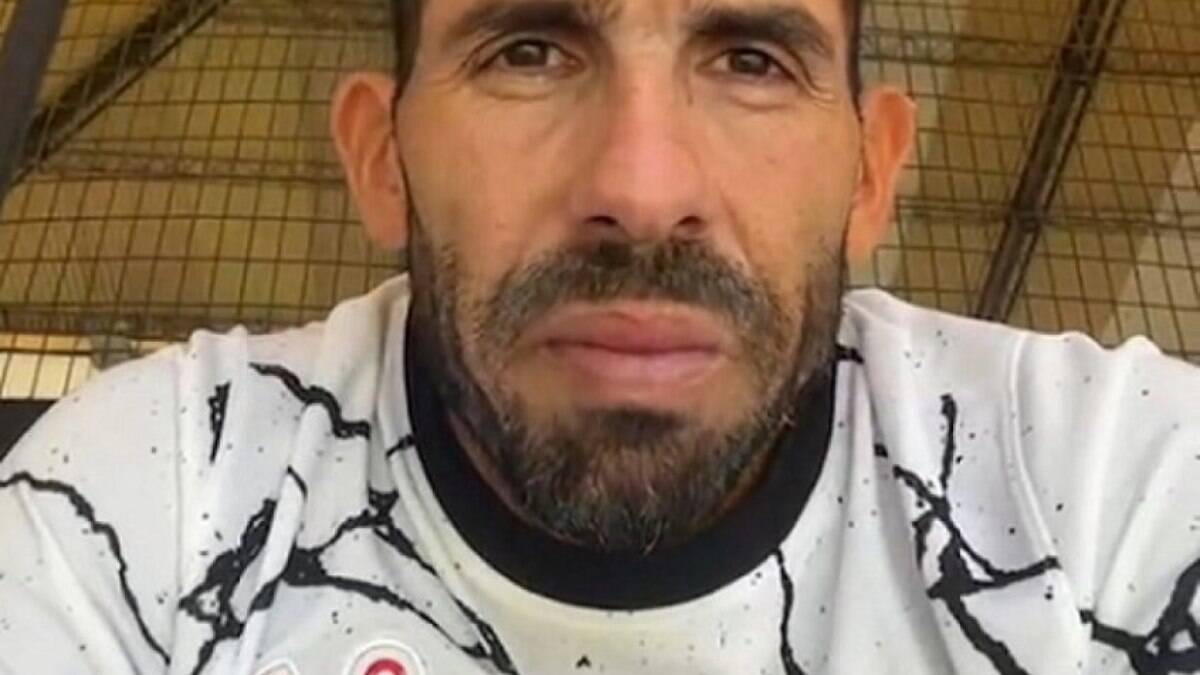 Em vídeo com camisa do Corinthians, Tévez desmente ter sido assaltado na Argentina: 'Nada a ver'