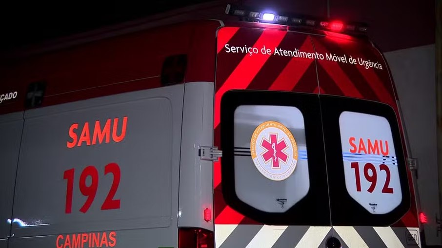 Mulher pretendia levar a ambulância até a cidade de São Paulo para jogá-la em um rio Mulher pretendia levar a ambulância até a cidade de São Paulo para jogá-la em um rio