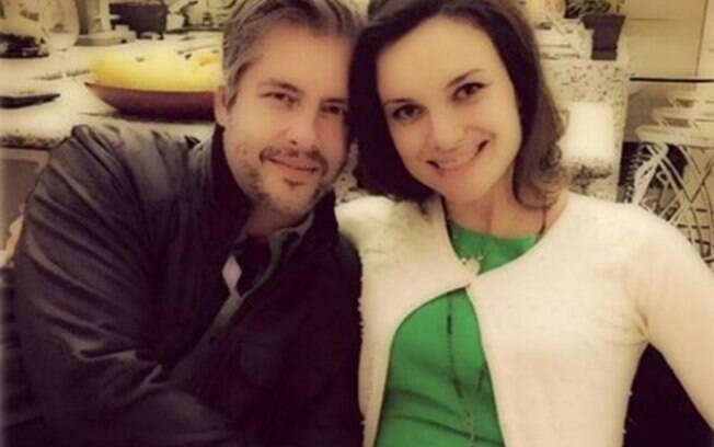 Vitor e a mulher, Poliana Bagatini Chaves que tem 29 anos e está grávida do segundo filho do casal