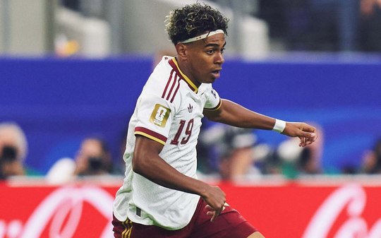 Yamal exalta Mbappé, mas reivindica Bola de Ouro: “Por tudo que ganhei”