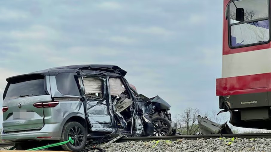 Alex Manninger, goleiro ex-Arsenal morreu após trem arrastar carro 