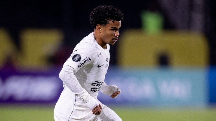 André brilha, Corinthians vira e afunda crise do Grêmio