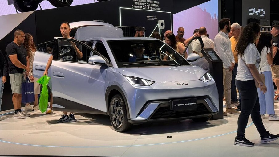 BYD Dolphin Mini é o carro mais barato exposto no Salão do Automóvel