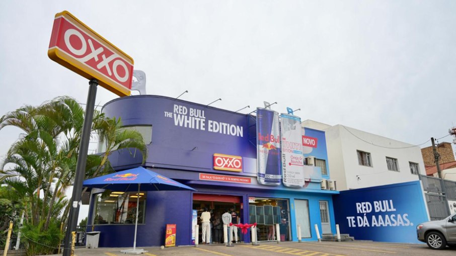 Fachada da loja emblemática feita pela OXXO em parceria com a Red Bull Fachada da loja emblemática feita pela OXXO em parceria com a Red Bull