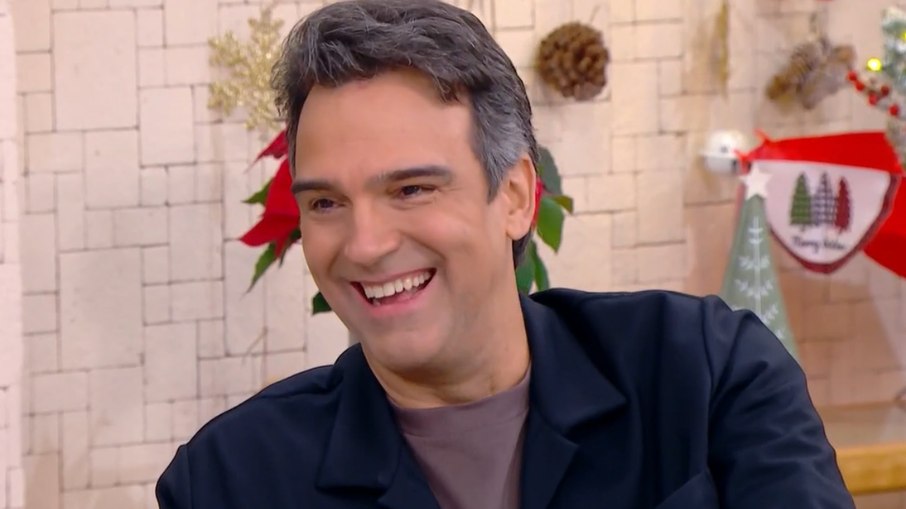 Tadeu Schmidt revela data de estreia do BBB26 e antecipa novidades empolgantes