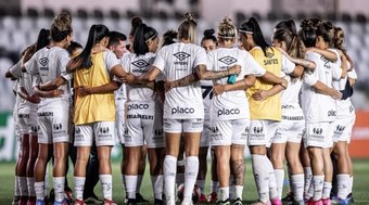 Santos%20tem%20campanha%20mediana%20e%20est%C3%A1%20fora%20do%20Paulist%C3%A3o%20Feminino