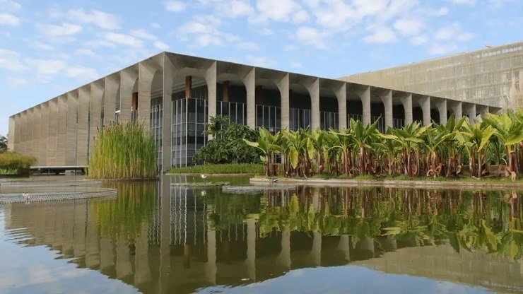Governo brasileiro condena ataques dos EUA ao Irã: “Ameaça à paz mundial”