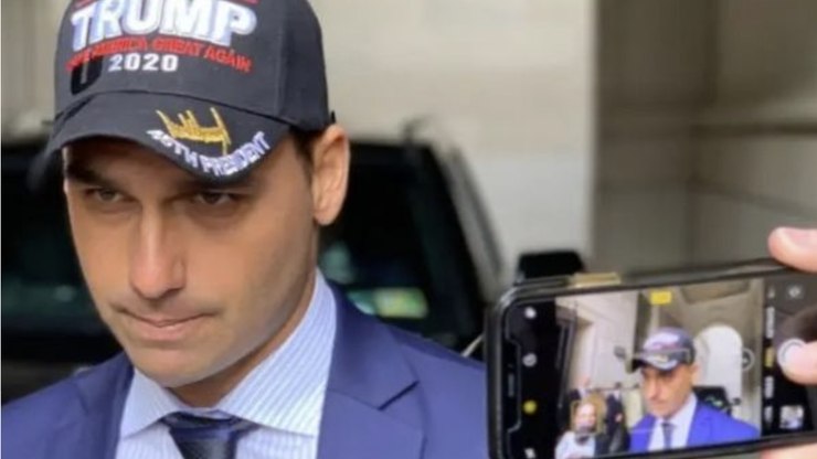 Trump confunde filhos de Bolsonaro ao lamentar falsa prisão