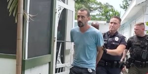 Bebê morre preso em carro enquanto pai foi ao bar para beber