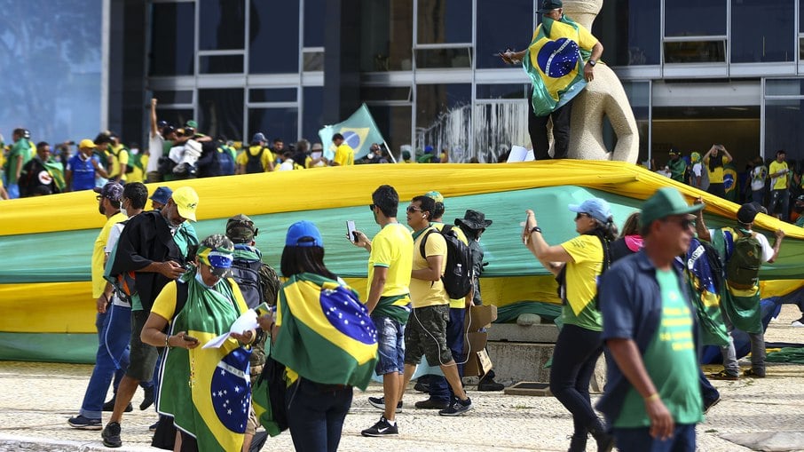 Bolsonaristas golpistas invadem Congresso, STF e Palácio do Planalto