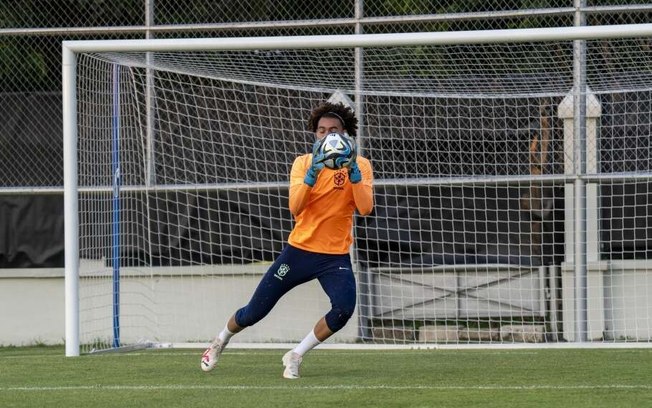 Phillipe Gabriel, goleiro da Seleção Sub-17, está pronto para entrar em campo contra o Equador pelo Mundial Sub-17 