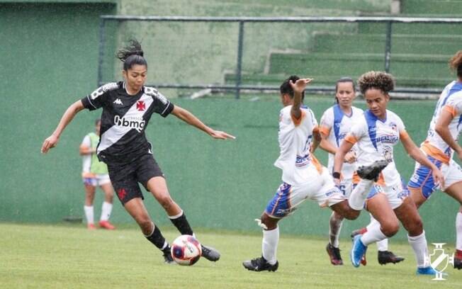 Futebol feminino do Vasco convive com problemas e salários atrasados