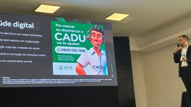 Vinhedo detalha ações de transformação digital em fórum regional