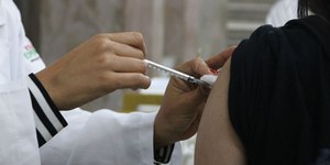 Agência associa ao menos 10 mortes infantis a vacinas da Covid-19