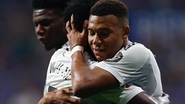 Câmera flagra ataques racistas contra Vini Jr e Mbappé em LaLiga