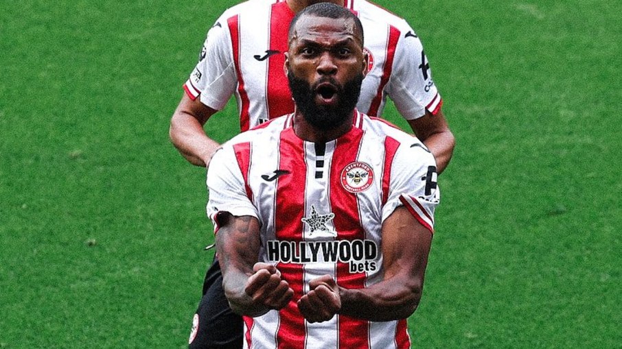 Igor Thiago comemora um de seus dois gols contra o Manchester United Igor Thiago comemora um de seus dois gols contra o Manchester United