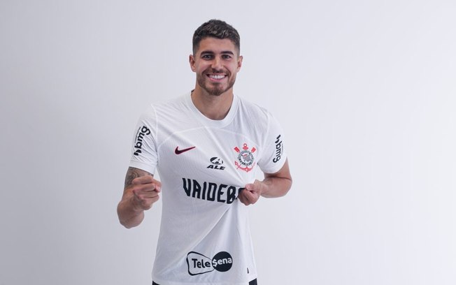 Corinthians oficializa a contratação do atacante Pedro Raul, ex-Toluca