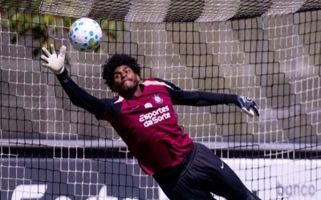 Hugo Souza lidera ranking de superestimados do Brasileirão Hugo Souza lidera ranking de superestimados do Brasileirão