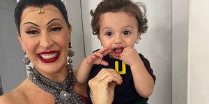 Claudia Raia exibe bastidores da maternidade: 'Minha família, meu lar'