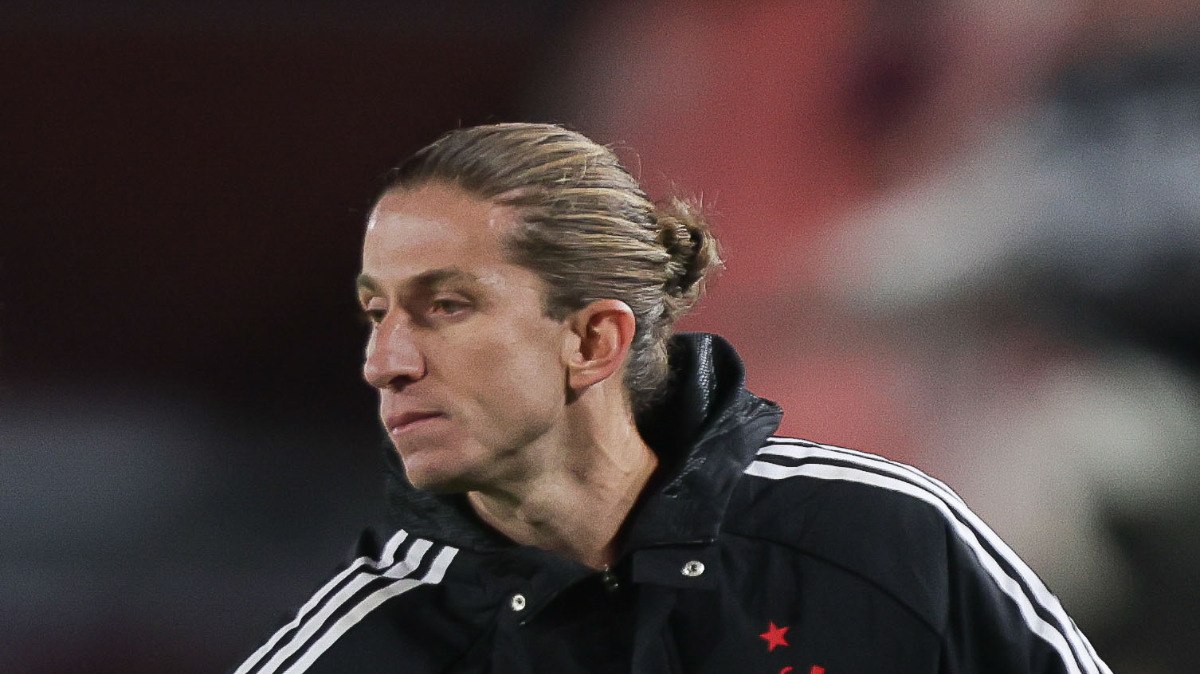 Filipe Luís lembra de Simeone ao enfrentar Estudiantes e Racing