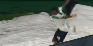 Imprensa inglesa repercute queda de zagueiro em túnel após gol