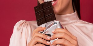 Por que meus dentes doem quando como chocolate?