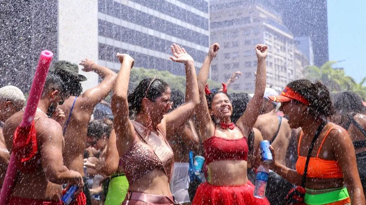 Carnaval 2026: saiba que tecido escolher pra ter conforto no look