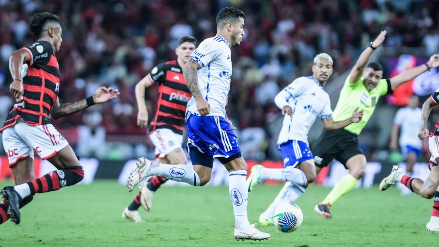 Cruzeiro e Flamengo se enfrentam nesta quinta-feira pelo Brasileirão