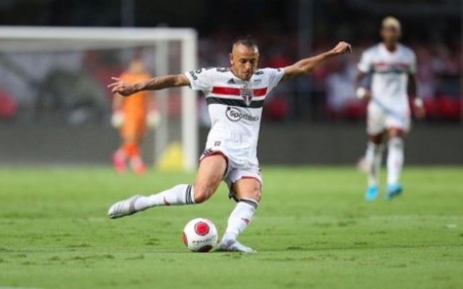 Rafinha destaca força do São Paulo na temporada e analisa confronto com o Fluminense
