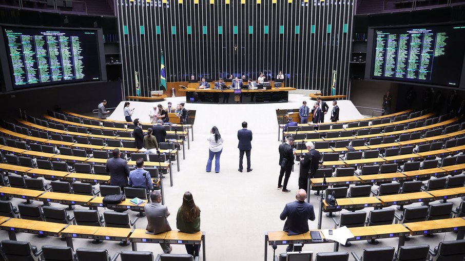 Projeto foi aprovado com urgência e em votação simbólica Projeto foi aprovado com urgência e em votação simbólica